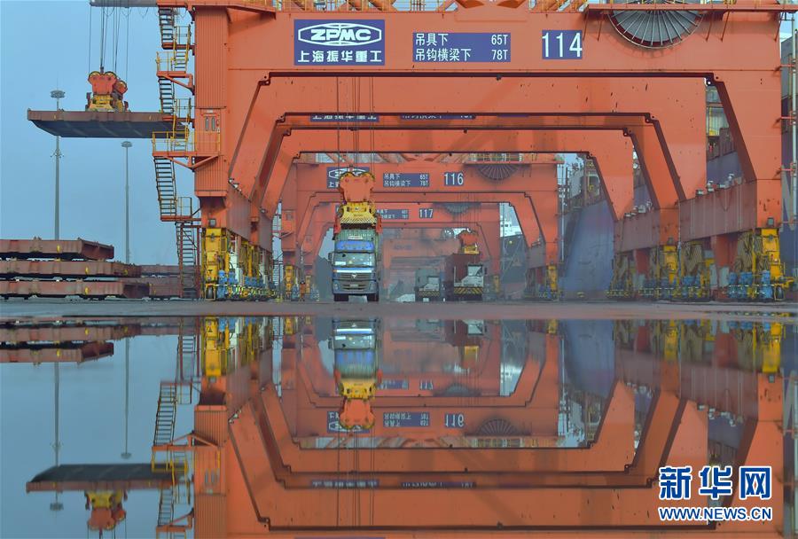 (新華全媒頭條·圖文互動)(14)磨難壓不垮 奮起正當(dāng)時——習(xí)近平總書記在統(tǒng)籌推進(jìn)新冠肺炎疫情防控和經(jīng)濟(jì)社會發(fā)展工作部署會議上的重要講話振奮人心凝聚力量