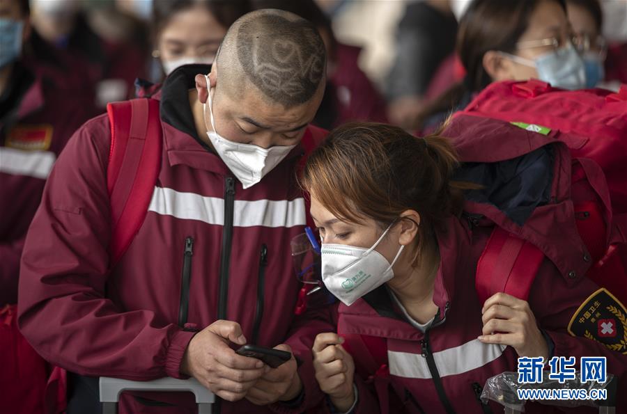 （新華全媒頭條&middot;圖文互動）（9）最美逆行者，武漢永遠記得你！&mdash;&mdash;首批援鄂醫(yī)療隊返程紀(jì)實