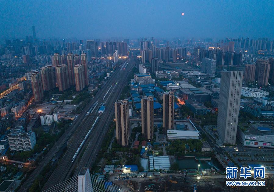 （新華全媒頭條&middot;圖文互動(dòng)）（4）武漢重啟，不負(fù)春天&mdash;&mdash;寫在武漢&ldquo;解封&rdquo;之際