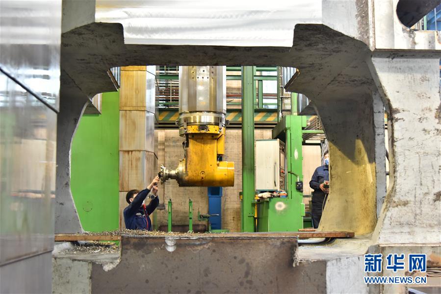 （聚焦復工復產(chǎn)·圖文互動）（3）“大國重器”生產(chǎn)如火如荼——裝備制造業(yè)基地齊齊哈爾加快復工復產(chǎn)見聞