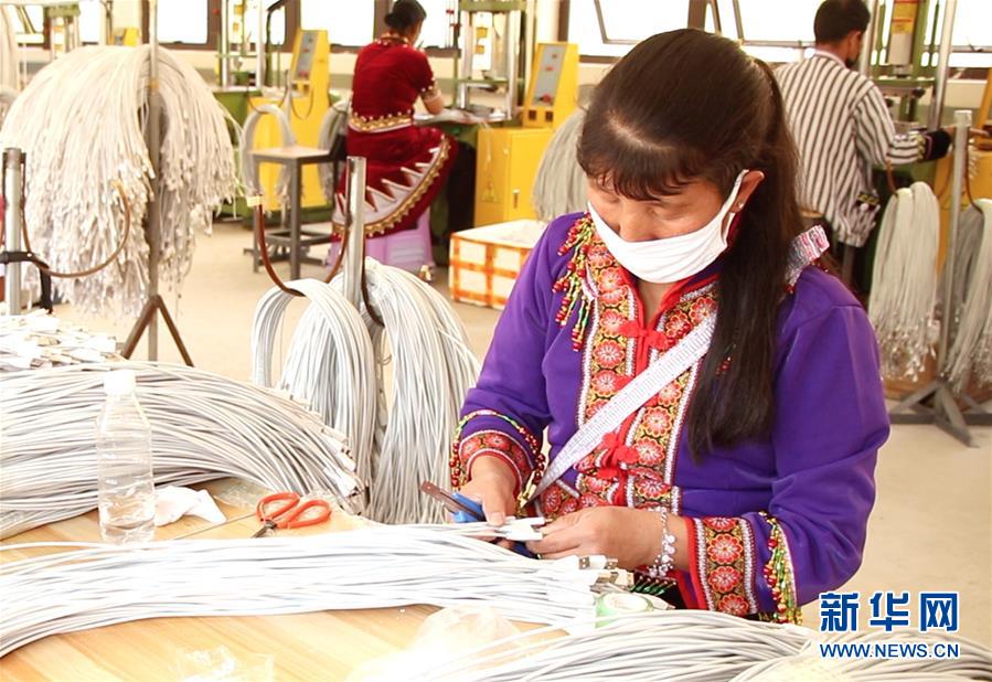 (新華全媒頭條·兩會精神看落實·圖文互動)(2)努力讓群眾看到變化得到實惠——落實全國兩會精神持續(xù)保障和改善民生述評