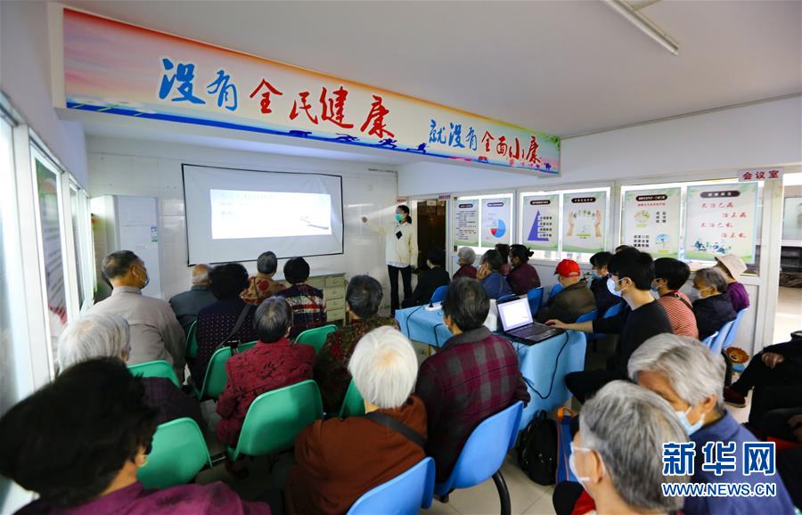 （新華全媒頭條·兩會精神看落實·圖文互動）（3）整體謀劃、系統(tǒng)升級、全面提升——落實全國兩會精神織牢織密公共衛(wèi)生防護網(wǎng)