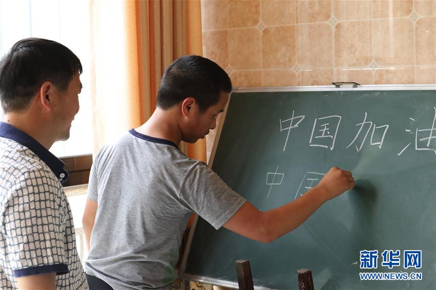 (在習(xí)近平新時代中國特色社會主義思想指引下——新時代新作為新篇章·習(xí)近平總書記關(guān)切事·圖文互動)(1)在燦爛的陽光下——少年兒童茁壯成長二三事