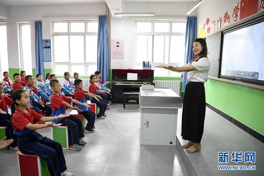 (新華全媒頭條·走向我們的小康生活·圖文互動)(15)23萬人的命運轉折——我國最大易地生態(tài)移民安置區(qū)的脫貧密碼