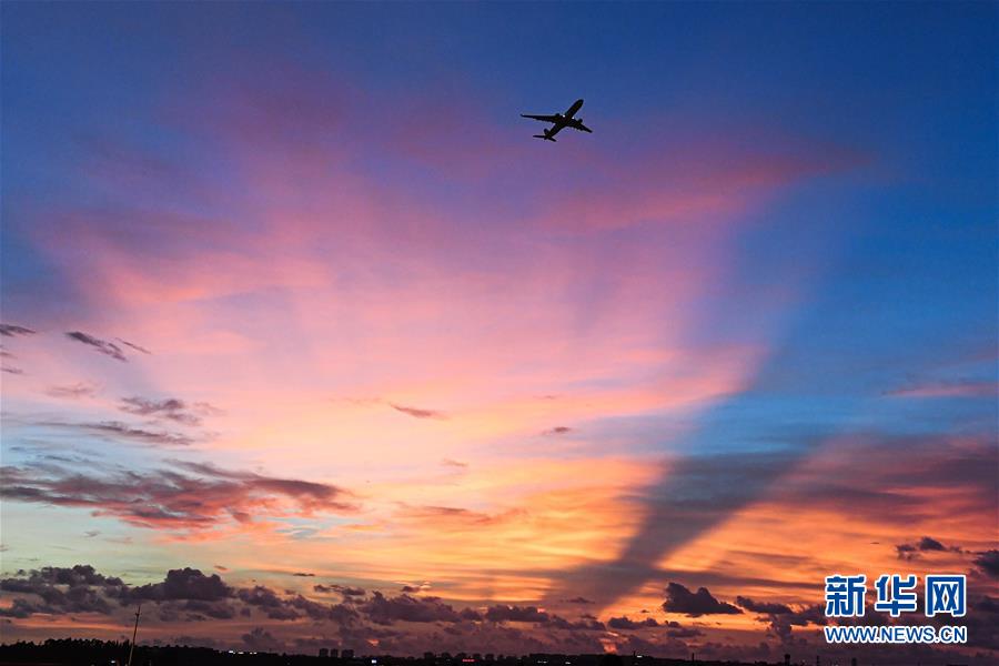 (在習(xí)近平新時(shí)代中國(guó)特色社會(huì)主義思想指引下——新時(shí)代新作為新篇章·習(xí)近平總書記關(guān)切事·圖文互動(dòng))(6)感受開(kāi)放新魅力——海南自由貿(mào)易港建設(shè)開(kāi)局觀察