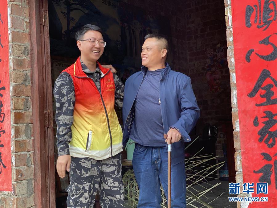 （在習近平新時代中國特色社會主義思想指引下——新時代新作為新篇章·習近平總書記關(guān)切事·圖文互動）（4）青春做伴，西部放歌——走近扎根西部建設(shè)邊疆的大學生們