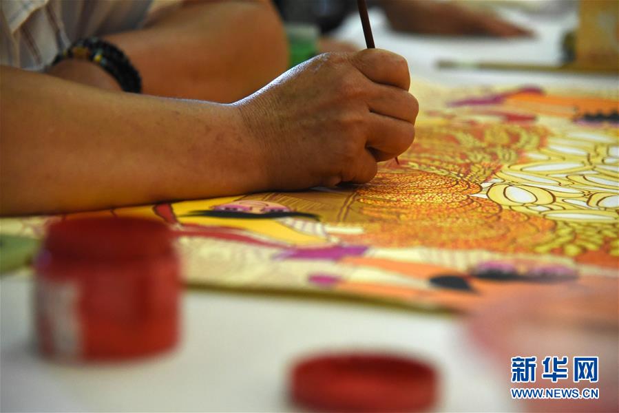 (走向我們的小康生活·圖文互動(dòng))(2)放下鋤頭拿畫筆——山東青州農(nóng)民畫繪出美好新生活