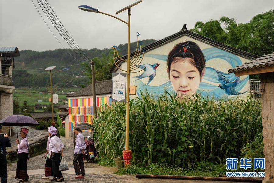 (決戰(zhàn)決勝脫貧攻堅·圖文互動)(4)眼前的生活就是詩和遠(yuǎn)方——藝術(shù)引領(lǐng)云南傣族山村蝶變