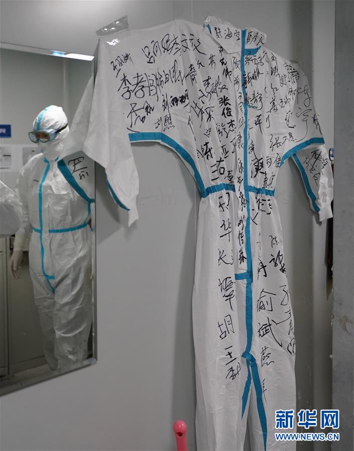 (新華全媒頭條·圖文互動(dòng))(12)以仁心仁術(shù)造福人民——寫在第三個(gè)中國醫(yī)師節(jié)之際