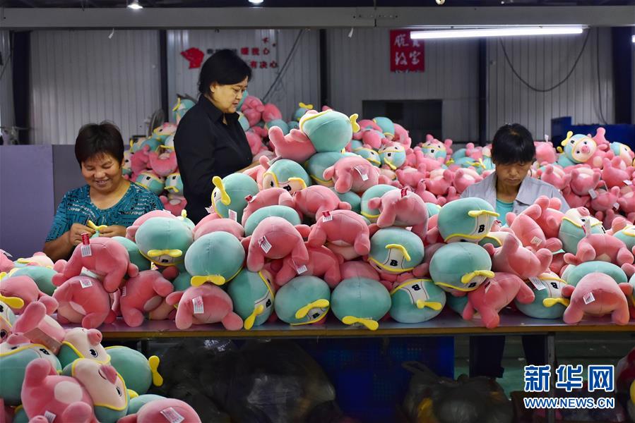 (決戰(zhàn)決勝脫貧攻堅(jiān)·圖文互動(dòng))(1)勤英“三板斧” 劈開山窩窩