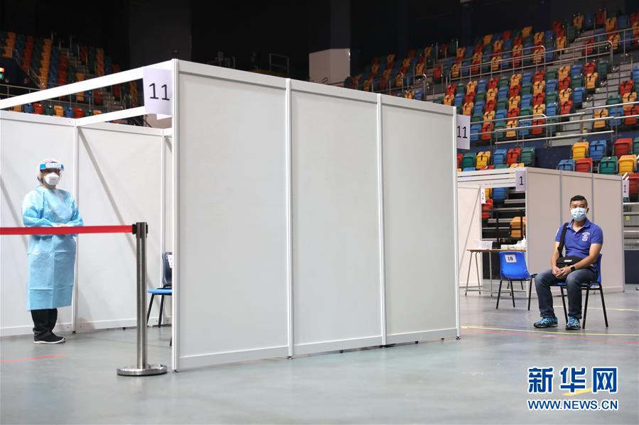 （圖文互動）（3）特寫：新冠病毒普檢首日，香港市民踴躍參與