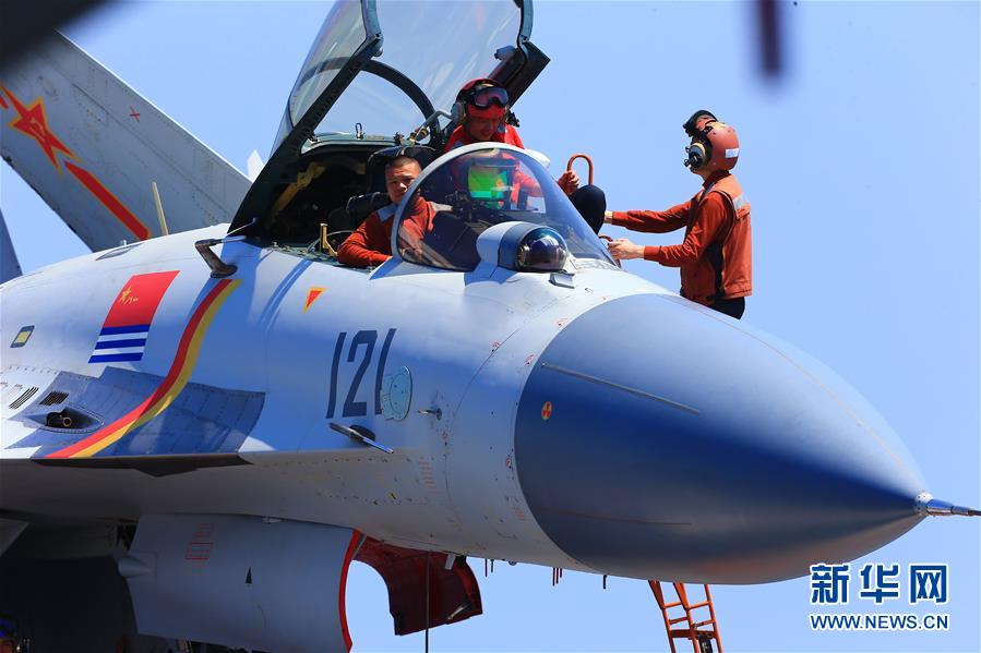 (在習(xí)近平強(qiáng)軍思想指引下·我們?cè)趹?zhàn)位報(bào)告·圖文互動(dòng))(2)奮飛在新時(shí)代的海天——海軍某艦載航空兵部隊(duì)備戰(zhàn)打仗記事