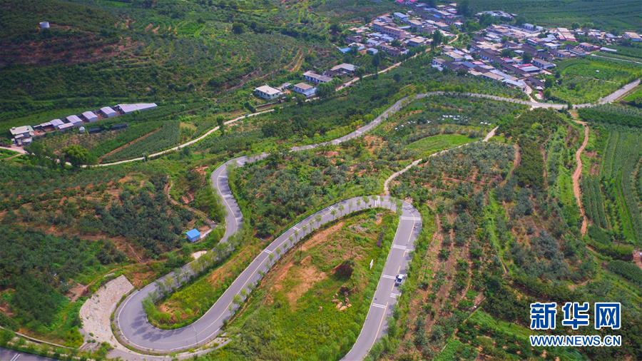 （新華全媒頭條·走向我們的小康生活·圖文互動）（1）長城腳下，小康村串成“珍珠鏈”