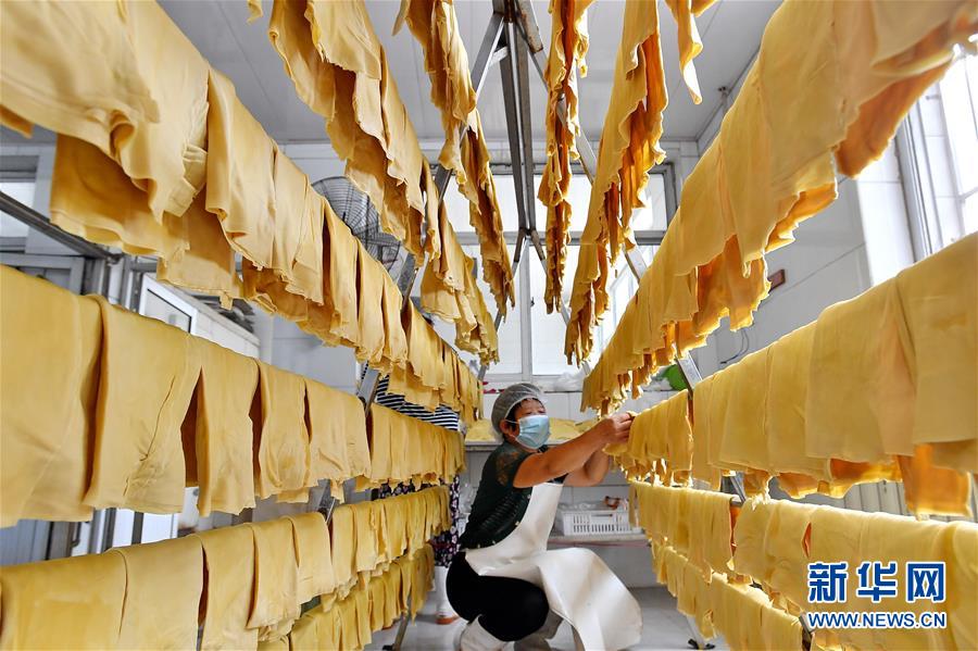 （新華全媒頭條·走向我們的小康生活·圖文互動）（10）長城腳下，小康村串成“珍珠鏈”