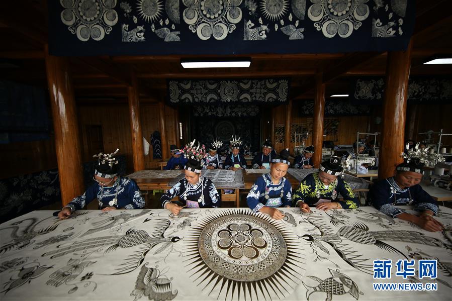 #(決戰(zhàn)決勝脫貧攻堅(jiān)·圖文互動(dòng))(5)一個(gè)小鎮(zhèn)“撬動(dòng)”整縣脫貧——社會(huì)扶貧的貴州丹寨樣板