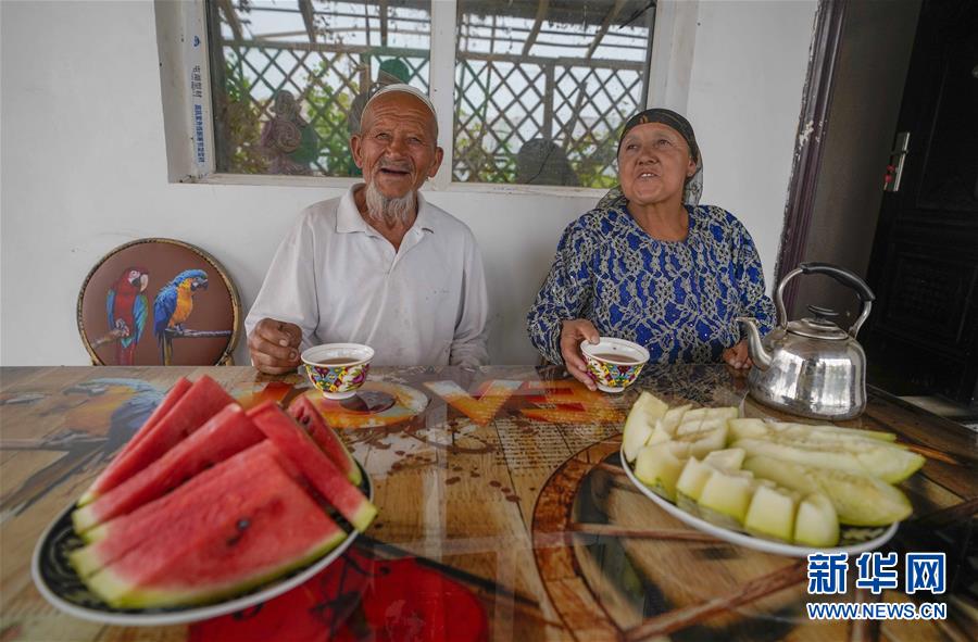 (新華全媒頭條·圖文互動(dòng))(2)新天地 新兒女 新奇跡——脫貧攻堅(jiān)繪就新疆新圖景