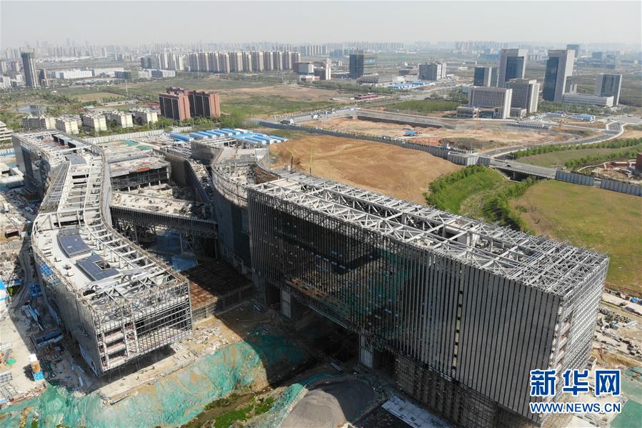 (在習(xí)近平新時(shí)代中國(guó)特色社會(huì)主義思想指引下——新時(shí)代新作為新篇章·習(xí)近平總書記關(guān)切事·圖文互動(dòng))(5)探“微觀世界” 抓“關(guān)鍵變量”——我國(guó)科學(xué)家與量子“糾纏”的故事