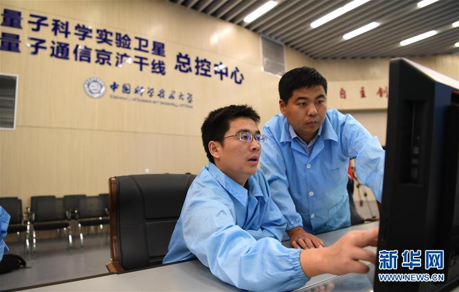 (在習(xí)近平新時(shí)代中國(guó)特色社會(huì)主義思想指引下——新時(shí)代新作為新篇章·習(xí)近平總書記關(guān)切事·圖文互動(dòng))(6)探“微觀世界” 抓“關(guān)鍵變量”——我國(guó)科學(xué)家與量子“糾纏”的故事