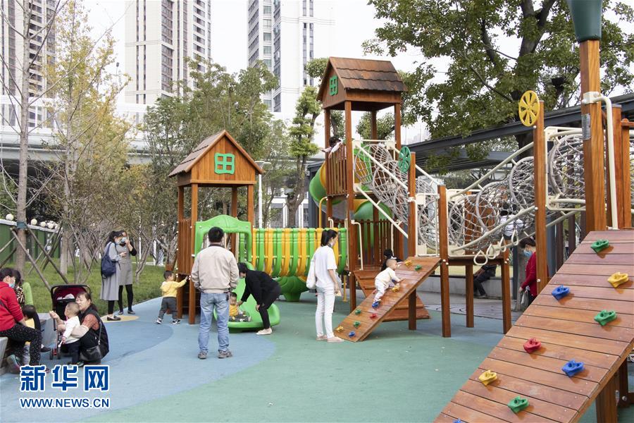 (全面建成小康社會(huì)“百城千縣萬(wàn)村調(diào)研行”·圖文互動(dòng))(3)武漢:從“見(jiàn)縫插樓”到“見(jiàn)縫播綠”