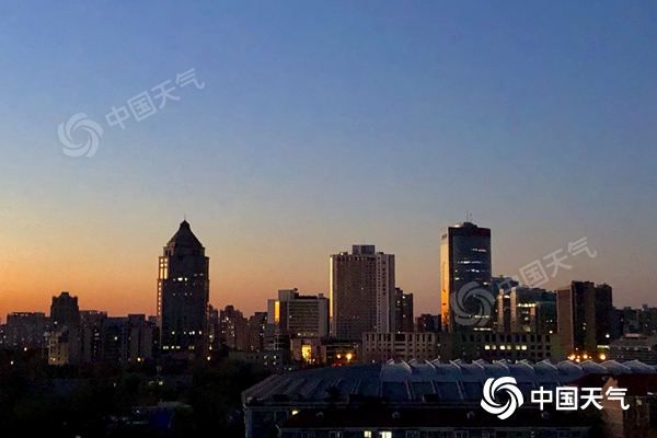 北京部分水域水面已結(jié)冰 今天陣風(fēng)仍達(dá)5~6級(jí)風(fēng)寒效應(yīng)明顯