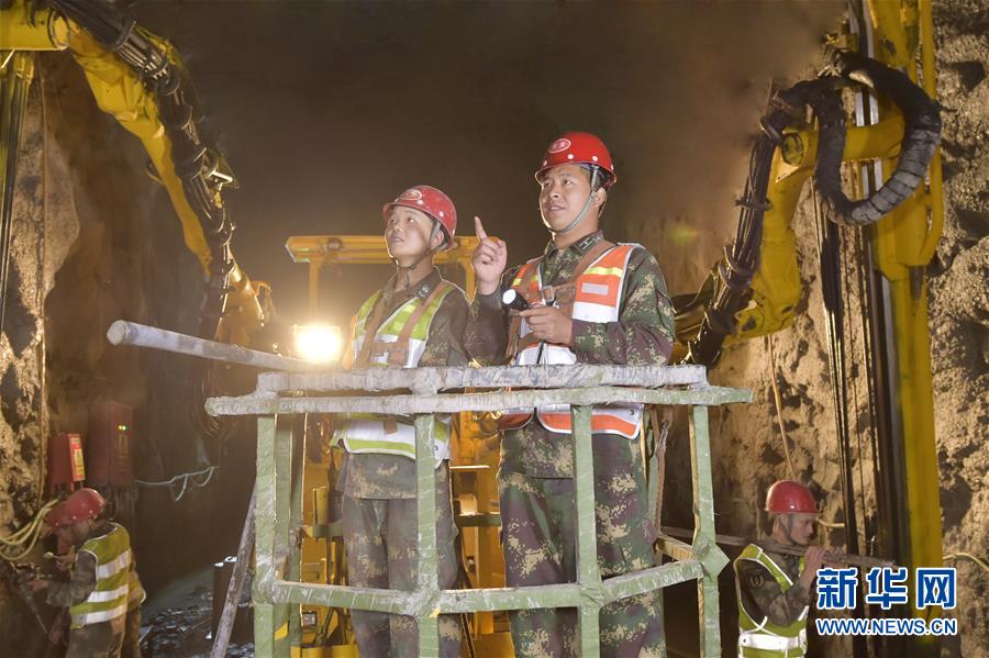 (代表委員履職·圖文互動)(1)把創(chuàng)新成果融入國防工程建設——全國人大代表沙子呷履職記