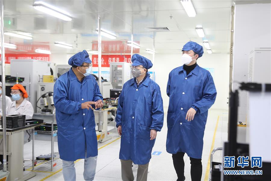 (代表委員履職·圖文互動)(1)“化危為機靠創(chuàng)新”——全國人大代表馬新強履職記