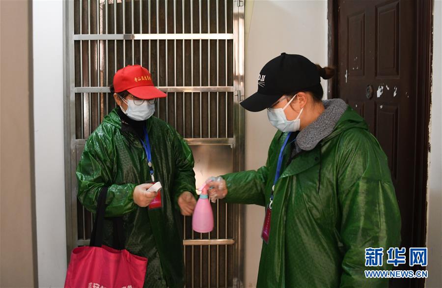 (新華全媒頭條·迎接兩會特別報道·圖文互動)(10)不同尋常的兩會 萬眾一心的力量——寫在2020年全國兩會召開之際