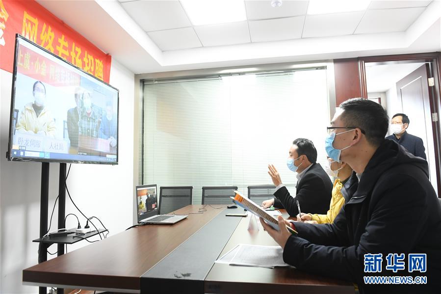 （新華全媒頭條·圖文互動(dòng)）（18）從人民中汲取磅礴力量——習(xí)近平總書(shū)記同出席2020年全國(guó)兩會(huì)人大代表、政協(xié)委員共商國(guó)是紀(jì)實(shí)