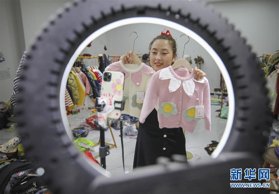 (新華全媒頭條·兩會精神看落實·圖文互動)(4)培育新機 開辟新局——落實全國兩會精神激發(fā)經(jīng)濟發(fā)展新動能述評