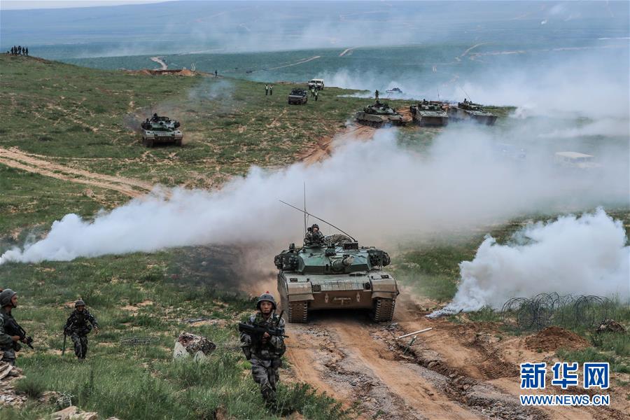 (自信中國·70年啟示錄·圖文互動)(2)富國強(qiáng)軍筑長城——從壯闊70年看中國強(qiáng)軍