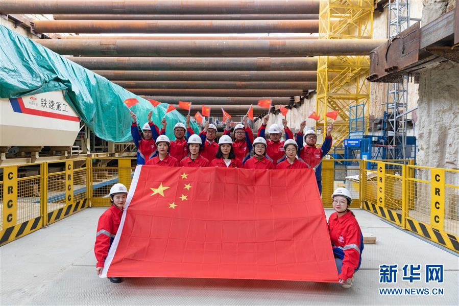 (國(guó)際)(4)“我和國(guó)旗合個(gè)影”主題活動(dòng)在多國(guó)舉行