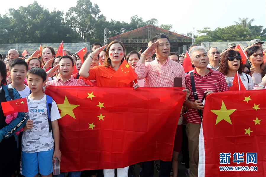 （圖文互動(dòng)）（1）“我和我的祖國(guó)，一刻也不能分割”——解放軍駐香港部隊(duì)與市民共同慶祝國(guó)慶70周年見(jiàn)聞