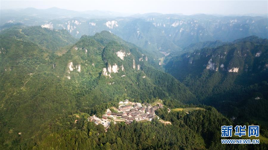 (在習(xí)近平新時(shí)代中國(guó)特色社會(huì)主義思想指引下——新時(shí)代新作為新篇章·總書(shū)記關(guān)切脫貧事·圖文互動(dòng))(1)精準(zhǔn)扶貧:提速脫貧奔小康