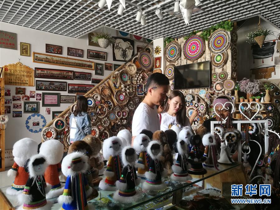 (在習(xí)近平新時(shí)代中國(guó)特色社會(huì)主義思想指引下——新時(shí)代新作為新篇章·習(xí)近平總書記關(guān)切事·圖文互動(dòng))(3)讓每一個(gè)角落都感受到幸福的溫情——人口較少民族在脫貧攻堅(jiān)大潮中的奮進(jìn)故事