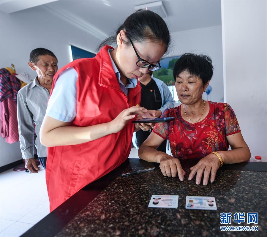 (新華全媒頭條·總書記推動(dòng)的改革身邊事·行政體制改革篇·圖文互動(dòng))(5)特寫:追問(wèn)“一件事”