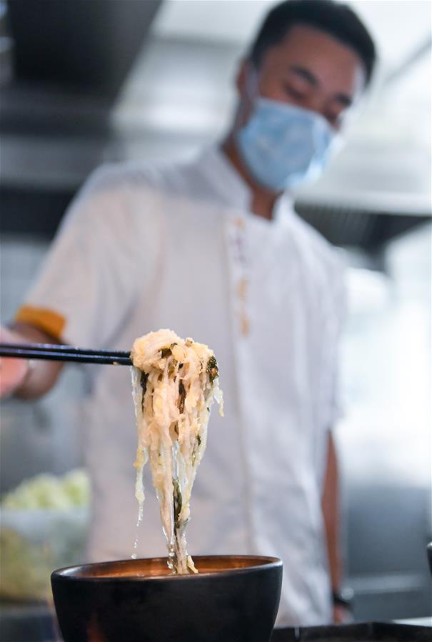 （在習(xí)近平新時(shí)代中國(guó)特色社會(huì)主義思想指引下——新時(shí)代新作為新篇章·習(xí)近平總書(shū)記關(guān)切事·圖文互動(dòng)）（1）讓“舌尖上的節(jié)約”成為習(xí)慣——全社會(huì)營(yíng)造浪費(fèi)可恥、節(jié)約為榮的氛圍掃描