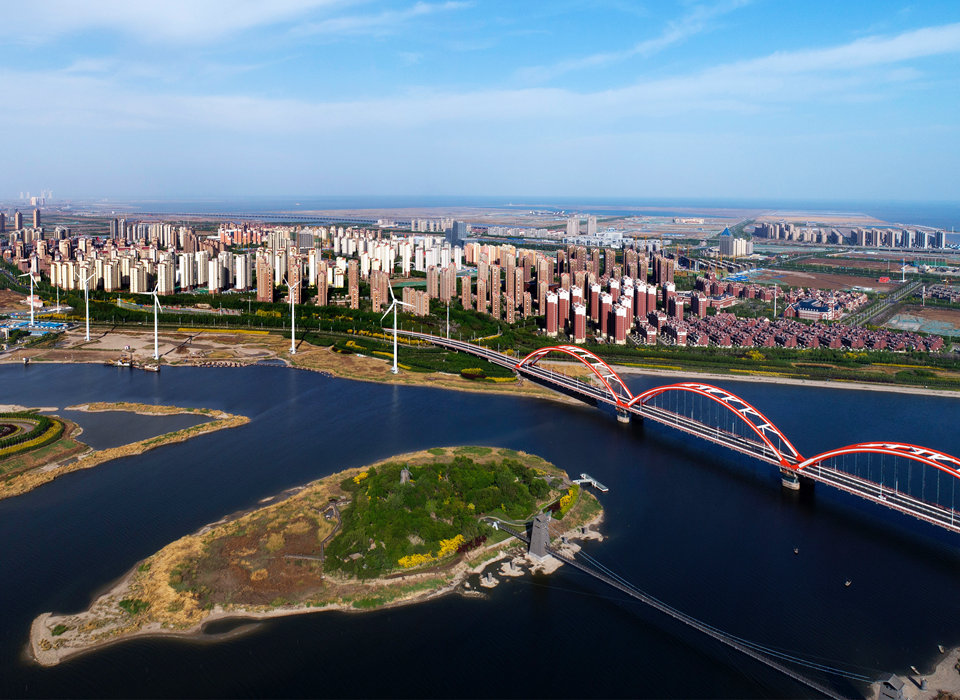 銳意進(jìn)取，埋頭苦干，向著偉大目標(biāo)奮力前行