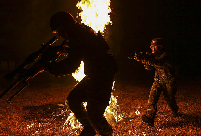 強(qiáng)軍DNA|福利貼，快來(lái)瞧狙擊手的瞄準(zhǔn)鏡里是啥樣