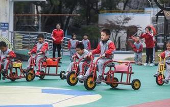 校園趣味運(yùn)動——“秋冬運(yùn)糧忙”