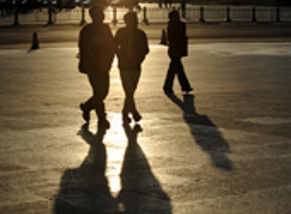 大會(huì)閉幕，廣場(chǎng)上來(lái)的最早的還是新聞?dòng)浾? /></a></p>
<p class=