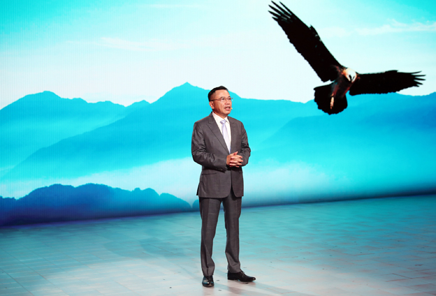 一定要在技術(shù)創(chuàng)新能力上力求突破，我們才會在全球的產(chǎn)業(yè)鏈中占據(jù)更高的地位