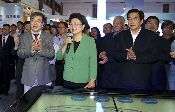 劉延?xùn)|、郭金龍參加2016年全國(guó)科技活動(dòng)周活動(dòng)