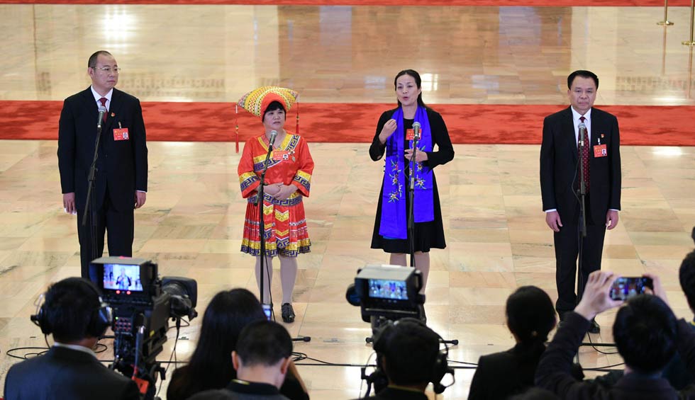 蔡松濤、杜麗群、楊小玲、賈立群接受采訪