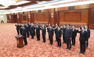 部長(zhǎng)、委員會(huì)主任、央行行長(zhǎng)、審計(jì)長(zhǎng)進(jìn)行憲法宣誓