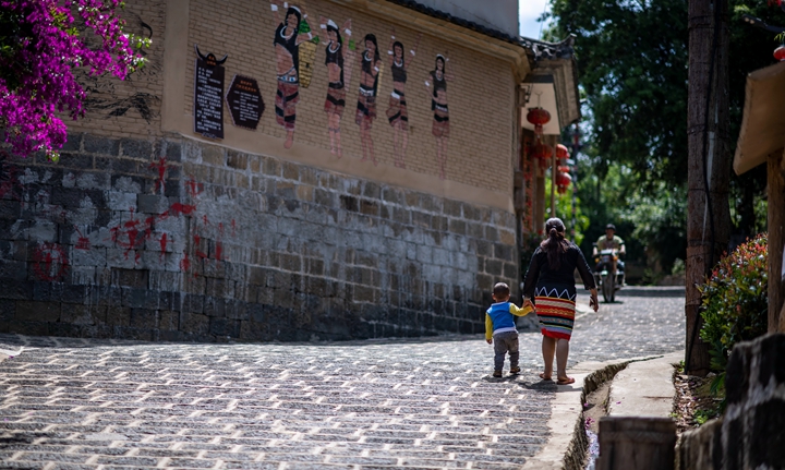 阿佤人民再唱新歌 &mdash;&mdash;云南騰沖三家村中寨司莫拉佤族村脫貧調查