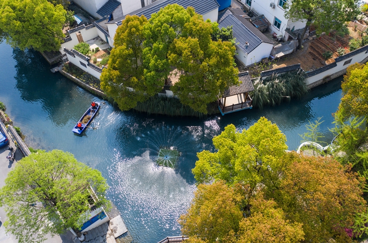 新華社評(píng)論員:堅(jiān)持"五個(gè)根本"，頂風(fēng)破浪前行