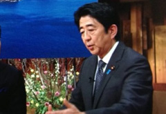 安倍搬起石頭要砸誰的腳？