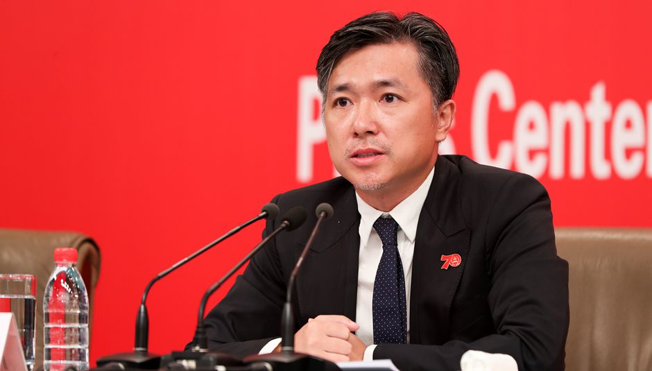 群眾游行總導(dǎo)演、北京師范大學(xué)藝術(shù)與傳媒學(xué)院副院長(zhǎng)肖向榮介紹情況