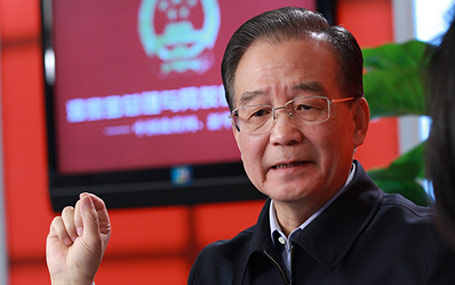 溫家寶總理接受中國(guó)政府網(wǎng)、新華網(wǎng)聯(lián)合專(zhuān)訪(fǎng)并與網(wǎng)友在線(xiàn)交流