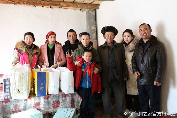 奧運冠軍體操名將楊威把溫暖帶到北疆小朋友們的家中，把體育精神與奮斗的信念，傳遞到所有北疆孩子們的心中。